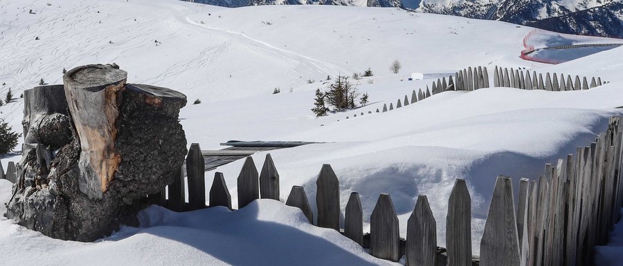 The Gitschberg webcams Snow-covered fence with mountain view in winter