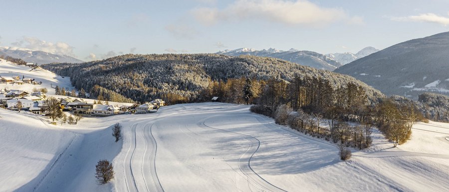 The Gitschberg webcams Snow-covered landscape with mountains and forest in winter