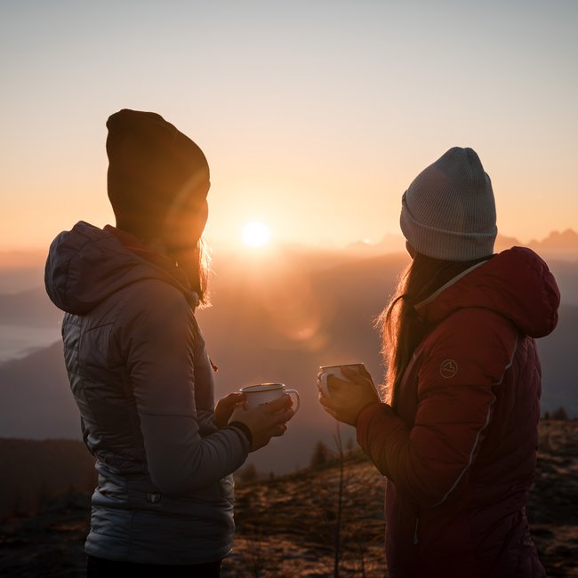 The Almencard: experience South Tyrol like a VIP Two women drinking hot tea at sunrise in the mountains
