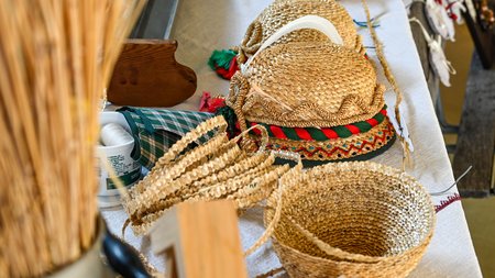 The eco-friendly way to enjoy South Tyrol Handwoven straw hats and baskets on a table